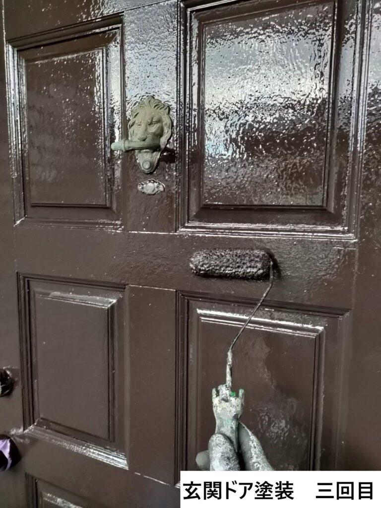 玄関ドア塗装2回目です。